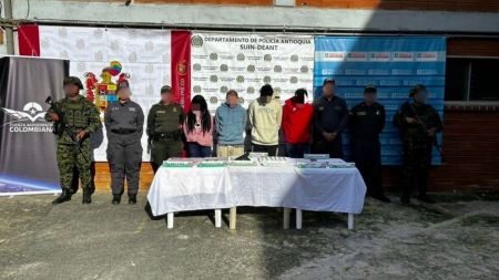 Capturan cuatro personas en Rionegro: operación del Ejército contra El Mesa incauta arma y estupefacientes Capturan cuatro personas en Rionegro: operación del Ejército contra El Mesa incauta arma y estupefacientes