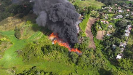 Hay más detalles del incendio en Rionegro; reportan viviendas dañadas, personas afectadas y más de 100 rescatistas en labor Hay más detalles del incendio en Rionegro; reportan viviendas dañadas, personas afectadas y más de 100 rescatistas en labor