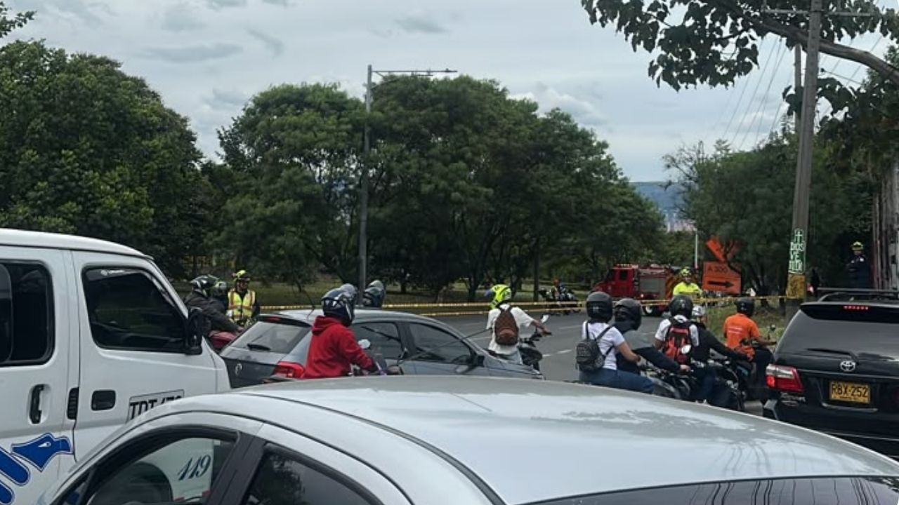 Cierre vial en Avenida Regional por accidente de tránsito con fallecido en Sabaneta