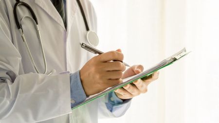 Médico en Medellín fue destituido y prohibido de trabajar 20 años: acusado de abuso sexual a menor en consultorio Médico en Medellín fue destituido y prohibido de trabajar 20 años: acusado de abuso sexual a menor en consultorio
