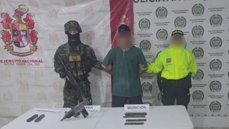 Capturan en Valdivia a presunto integrante del Clan del Golfo con un subfusil Mini Uzi Capturan en Valdivia a presunto integrante del Clan del Golfo con un subfusil Mini Uzi