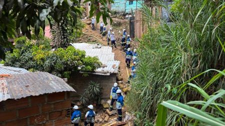 Finalizó evacuación humanitaria en zona de alto riesgo de Manrique Finalizó evacuación humanitaria en zona de alto riesgo de Manrique