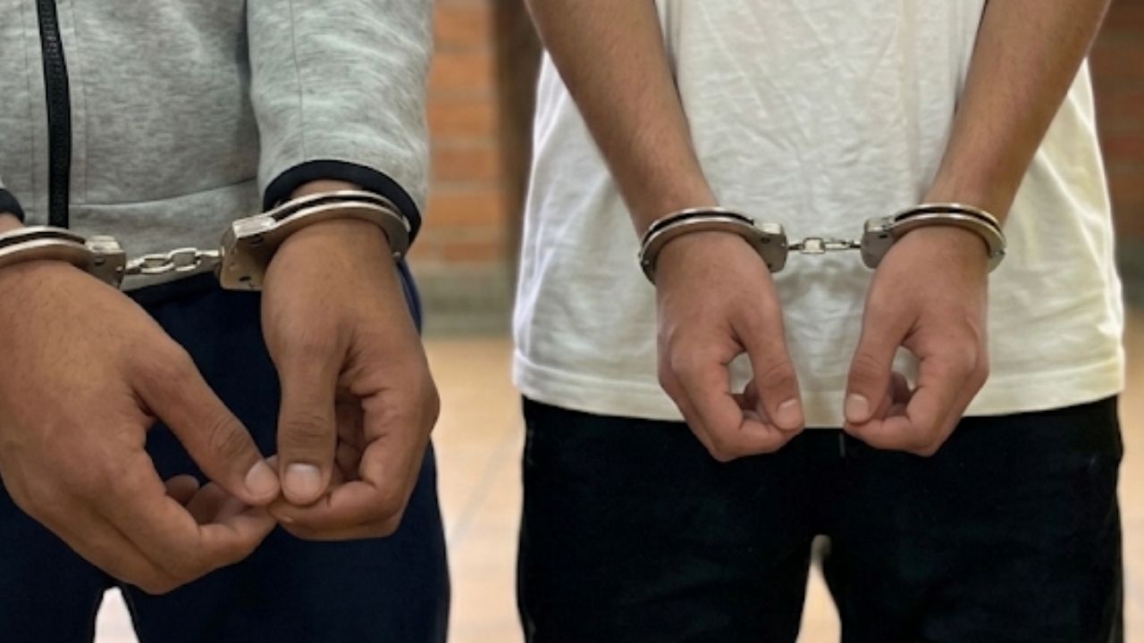 Capturan a dos jóvenes tras robar motos en Sabaneta y San Antonio de Prado y enfrentarse a la Policía