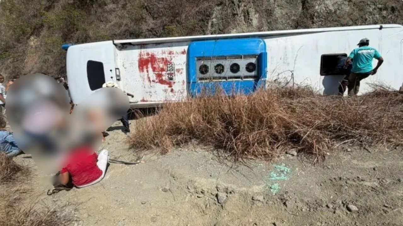 Esto es lo que se sabe del accidente de bus en la vía a Santa Fe de Antioquia