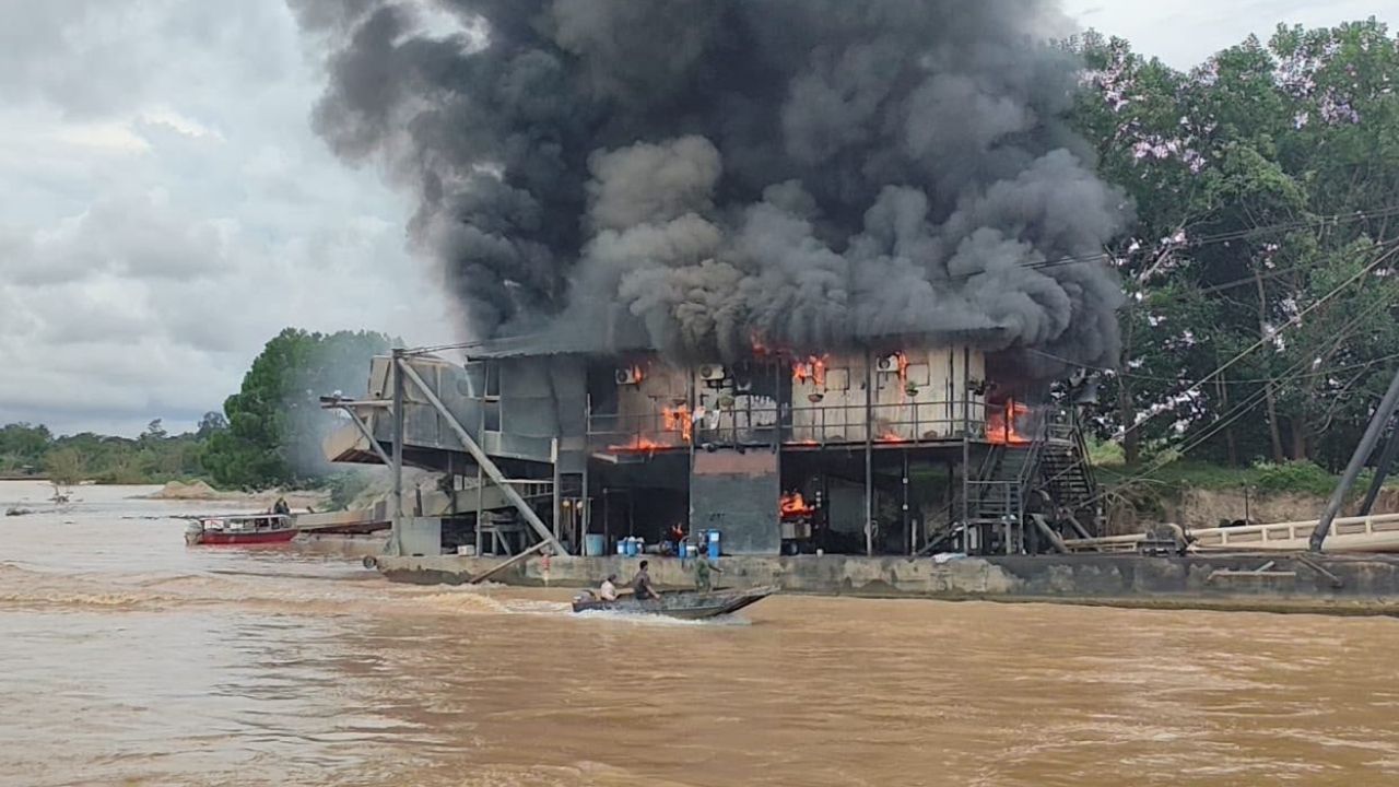 Fuerza Pública destruye tres dragones brasileros y maquinaria minera ilegal en El Bagre