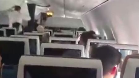 VIDEO: Pelea entre pilotos en ruta hacia Israel deja un herido y obligó a desviar la aeronave