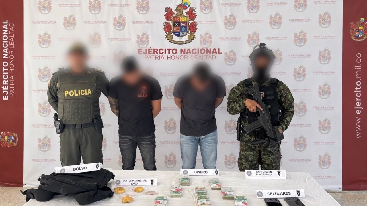Capturaron dos hombres en Caucasia: llevaban $80 millones y 1.088 gramos de oro del Clan del Golfo