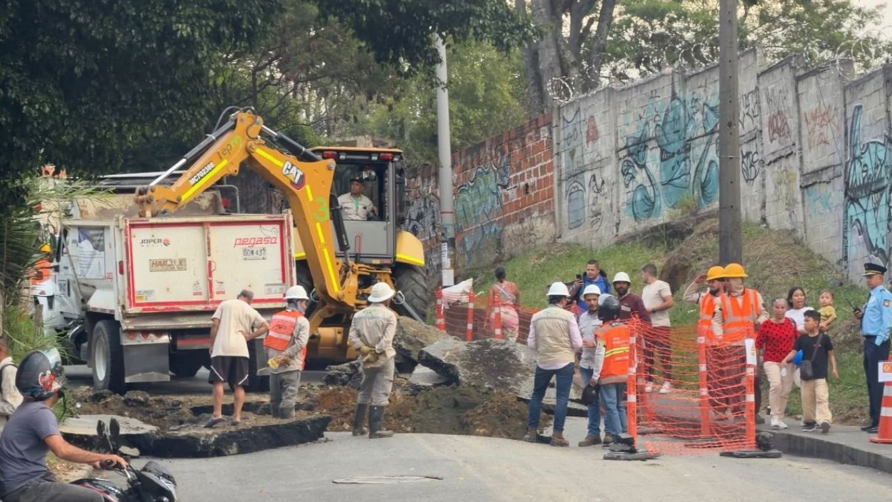 Esto fue lo que provocó el hundimiento en una vía en Villa Hermosa, nororiente de Medellín
