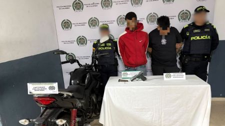 Dos sujetos fueron detenidos en Bulerías cuando, al parecer, intentaban robar un restaurante en motocicleta Dos sujetos fueron detenidos en Bulerías cuando, al parecer, intentaban robar un restaurante en motocicleta