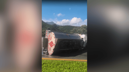 Accidente vial deja una persona lesionada y provoca cierre total en la vía Barbosa-Cisneros