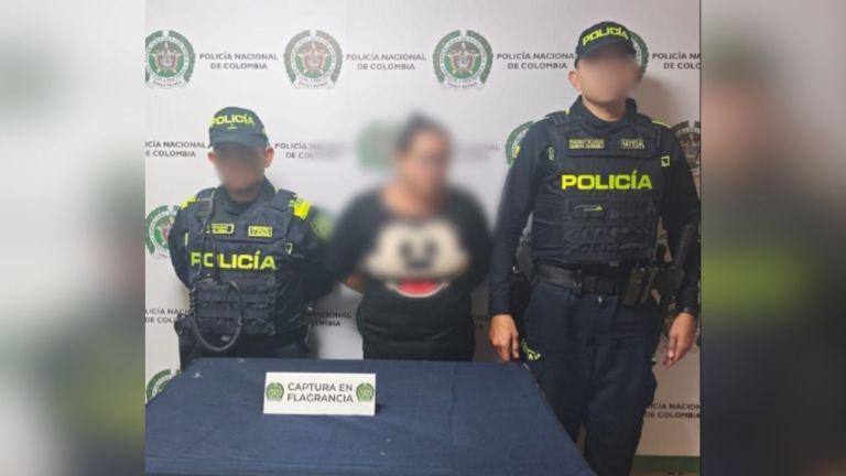Capturan a mujer que confesó haber asesinado a un hombre durante una riña en Santa Cruz