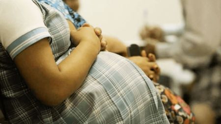 Embarazo adolescente en Antioquia se redujo un 9,4 % durante el último año, según datos del DANE