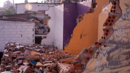 Tumbaron las casas abandonadas del barrio Juan Antonio Murillo en Rionegro Tumbaron las casas abandonadas del barrio Juan Antonio Murillo en Rionegro