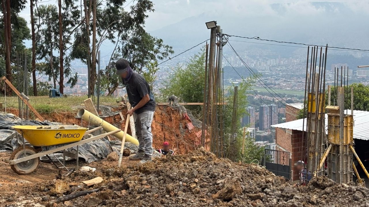 Medellín inspecciona 55 edificaciones por presuntas irregularidades urbanísticas en Altavista