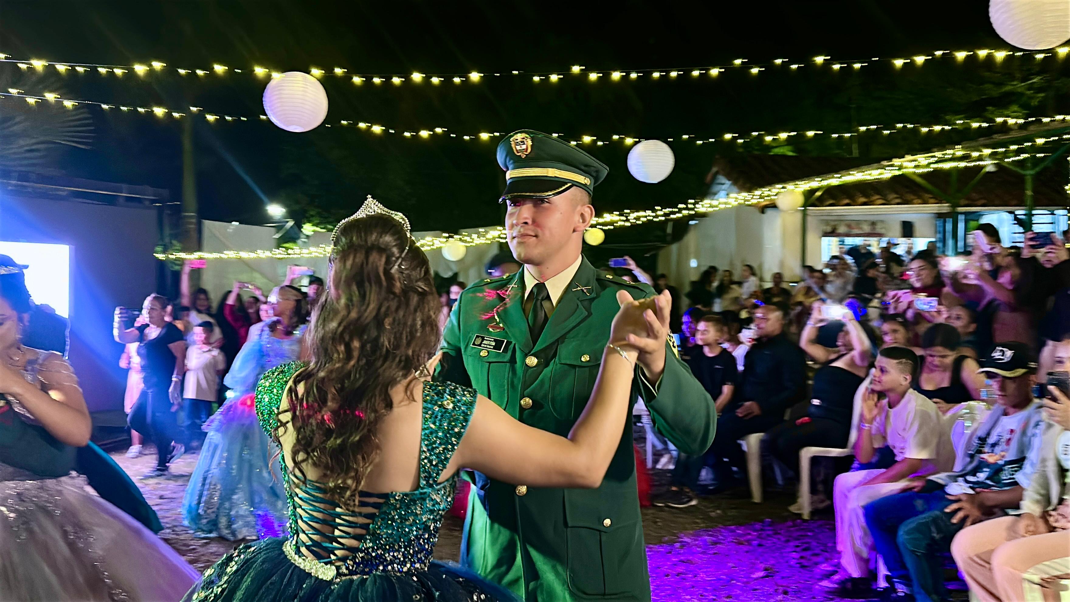 Así fue la celebración de los quince años de siete jóvenes en San Luis y el homenaje a Karen