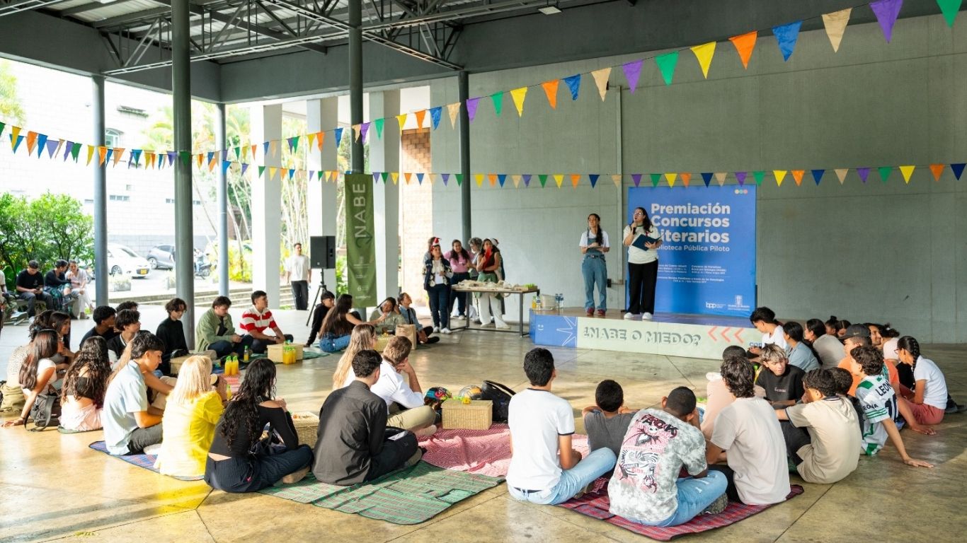 Tres concursos en la Biblioteca Piloto impulsan la creación literaria: conozca cómo inscribirse