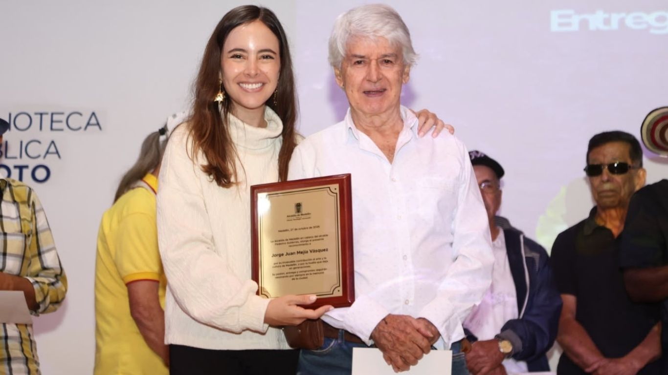16 gestores culturales de Medellín recibieron beneficios económicos vitalicios 1 16 gestores culturales de Medellín recibieron beneficios económicos vitalicios