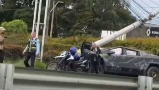 La Cybertruck que se accidentó en Rionegro habría sido la sorteada por Westcol 3 La Cybertruck que se accidentó en Rionegro habría sido la sorteada por Westcol