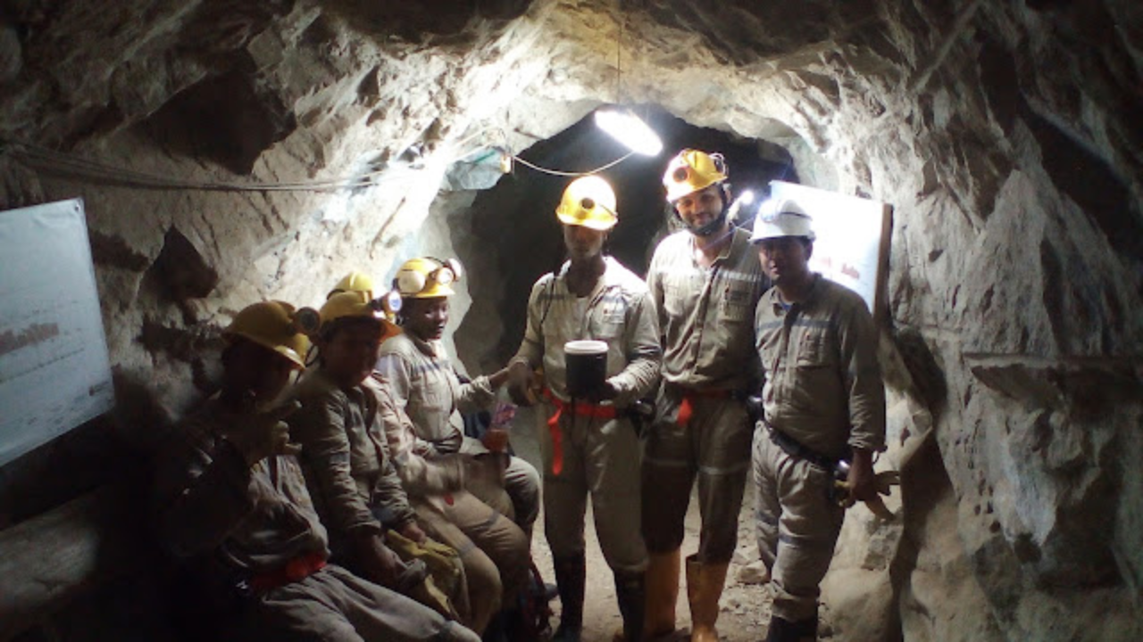 Dos mineros fallecieron electrocutados en una mina de El Bagre, Antioquia 1 Dos mineros fallecieron electrocutados en una mina de El Bagre, Antioquia