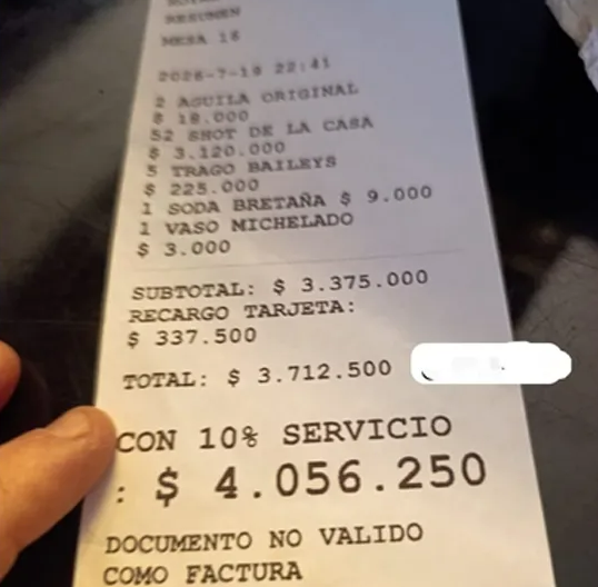 ¿Usted pagaría 4 millones en un restaurante? Esto le pasó a un ciudadano en el Parque Lleras de Medellín 1 ¿Usted pagaría 4 millones en un restaurante? Esto le pasó a un ciudadano en el Parque Lleras de Medellín