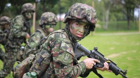 Conozca los requisitos de ingreso, los costos y las fases para iniciar la carrera militar como Oficial del Ejército Nacional