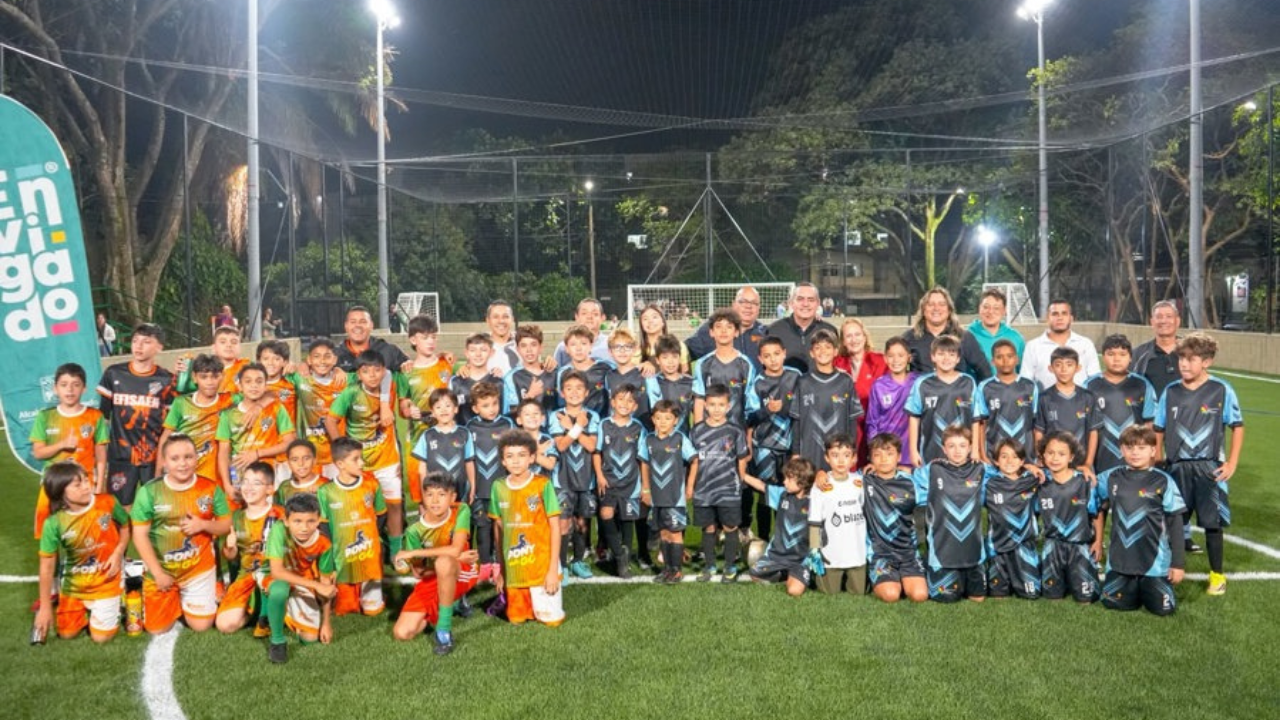 ¡Buenas noticias!: se entregaron nuevas canchas sintéticas en Envigado