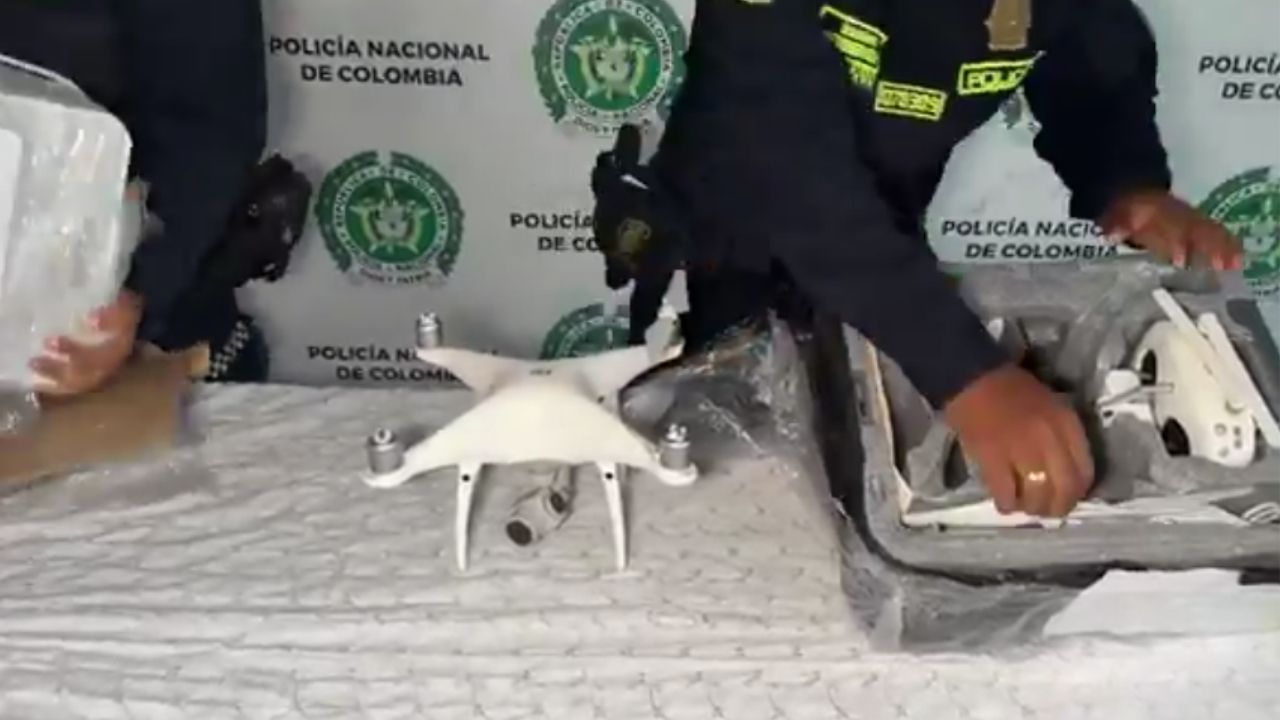 VIDEO: Incautaron dron y cámara de alta tecnología que pertenecerían al ELN y habrían sido trasladados desde Bello