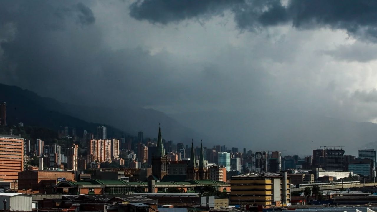 EN VIDEO | Conozca imágenes y datos del 'aguacero' que azotó ayer a Medellín y el Valle de Aburrá