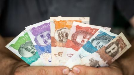 Salario mínimo de 2027 podría aumentar entre 9 % y 10 % en Colombia Salario mínimo de 2027 podría aumentar entre 9 % y 10 % en Colombia
