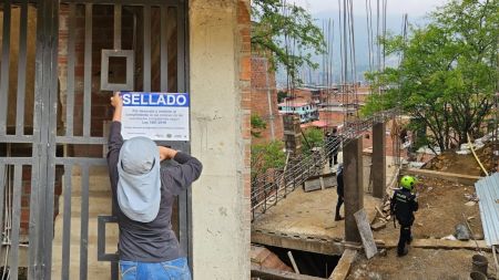 En Bello, sellan diez edificaciones irregulares durante operativo urbanístico en el sector El Mirador
