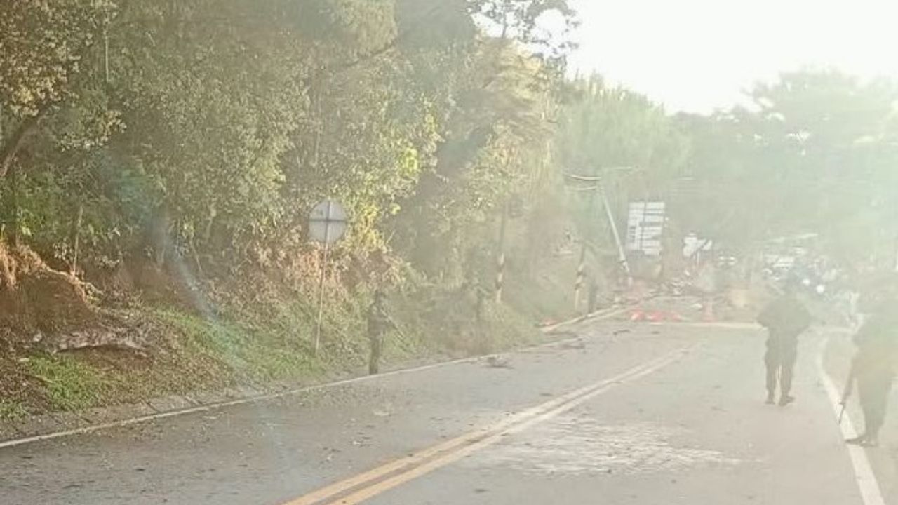Atentado en el peaje de El Bordo: disidencias habrían realizado ataque con vehículo cargado de explosivos