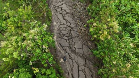 Sismo habría provocado la deformación de casi un kilómetro de la vía Turbo – Nuevo Antioquia Sismo habría provocado la deformación de casi un kilómetro de la vía Turbo - Nuevo Antioquia