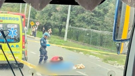 Accidente en la autopista Medellín-Bogotá deja un vendedor fallecido a la altura de Rionegro Accidente en la autopista Medellín-Bogotá deja un vendedor fallecido a la altura de Rionegro