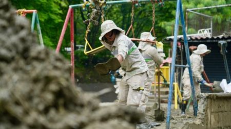 Medellín mantiene atención a familias afectadas por las lluvias en La Iguaná y San Cristóbal Medellín mantiene atención a familias afectadas por las lluvias en La Iguaná y San Cristóbal