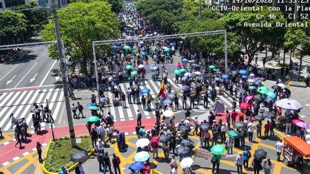 Manifestaciones ciudadanas en Medellín generan cierres viales en la Autopista Norte y la Calle Barranquilla Manifestaciones ciudadanas en Medellín generan cierres viales en la Autopista Norte y la Calle Barranquilla
