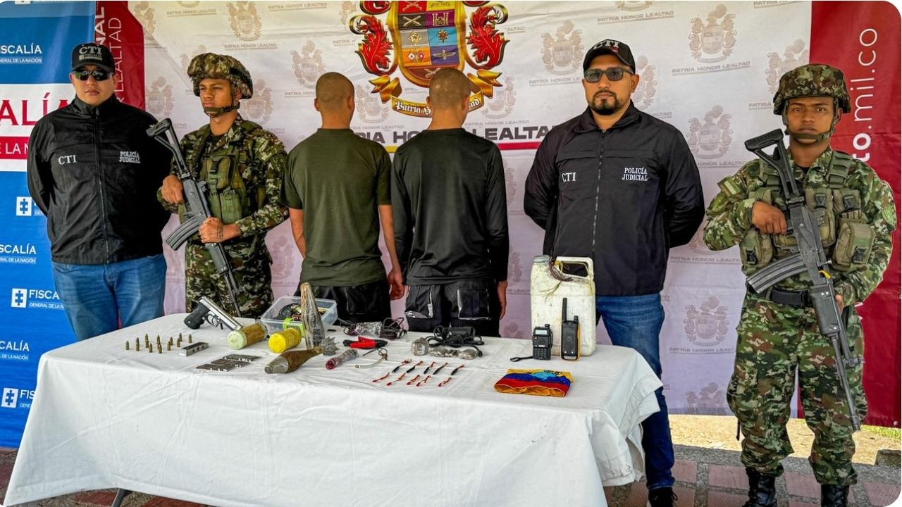 Dos presuntos integrantes de las disidencias de Mordisco se sometieron al Ejército y entregaron sus armas en El Aro, Ituango