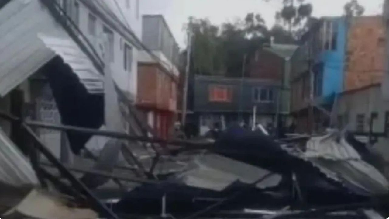 VIDEO: Caída de árboles, postes y techos volando: así fue la emergencia por lluvias en Funza