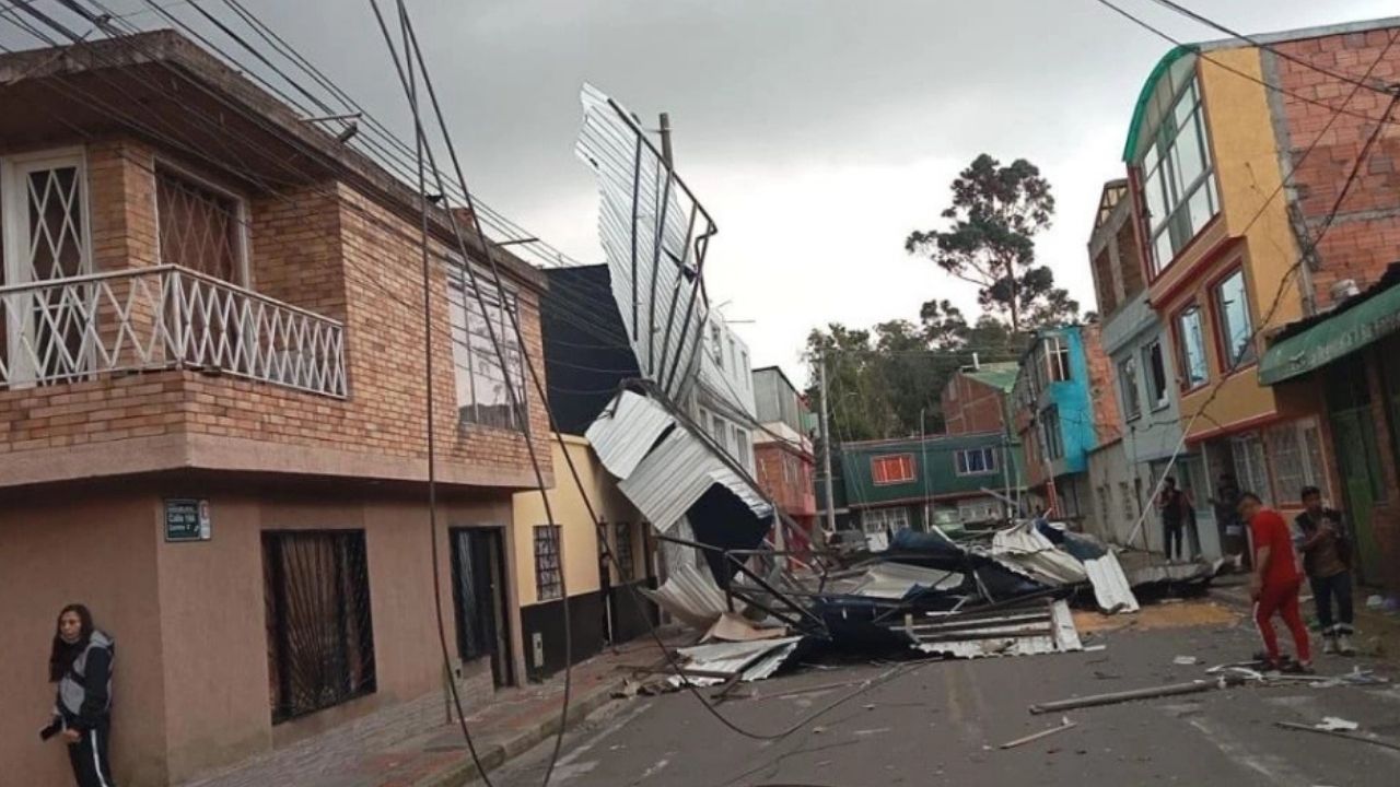 VIDEO: Caída de árboles, postes y techos volando: así fue la emergencia por lluvias en Funza
