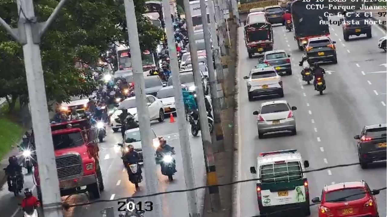 Siniestro vial genera movilidad reducida en la Autopista Norte, a la altura del Parque Juanes (Medellín)