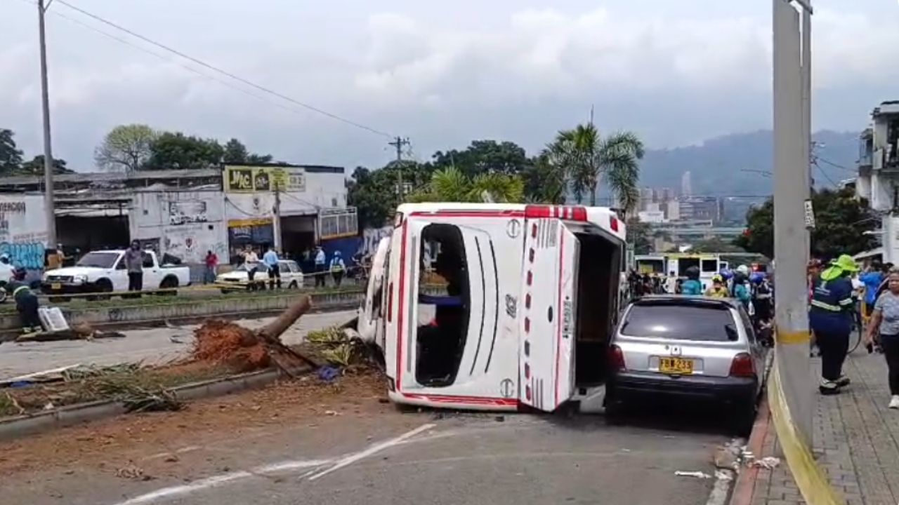 Accidente de un bus en la avenida Barranquilla dejó 34 personas afectadas