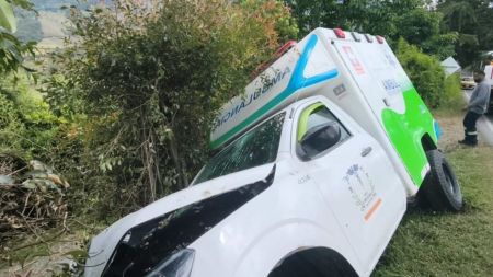 Ambulancia del Hospital de Argelia se accidentó en la vía La Unión–Sonsón