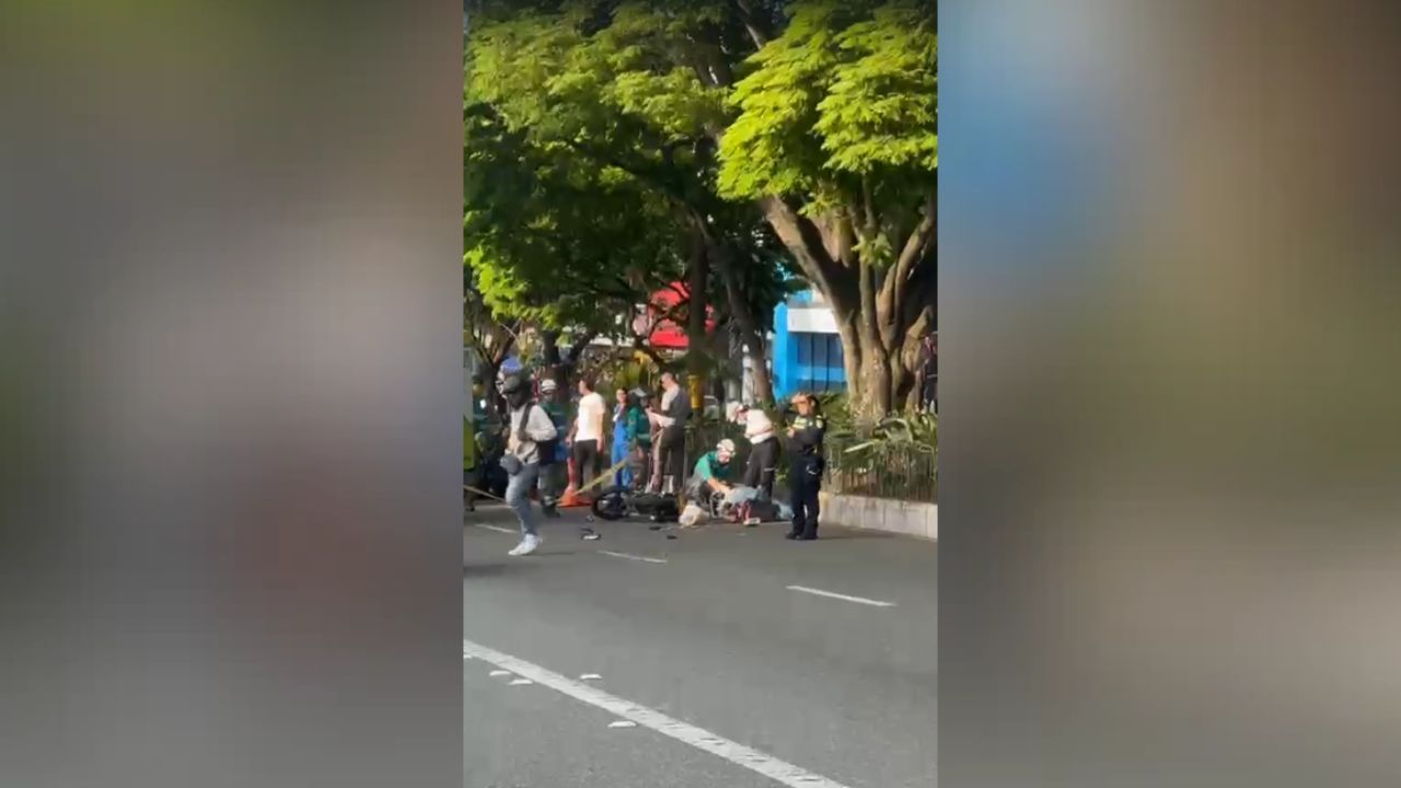 Accidente en la Avenida El Poblado, a la altura del CC Automotriz, moviliza a los organismos de socorro