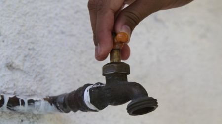 EPM mantiene cortes nocturnos de agua por días intercalados en el nororiente y centro-oriente de Medellín