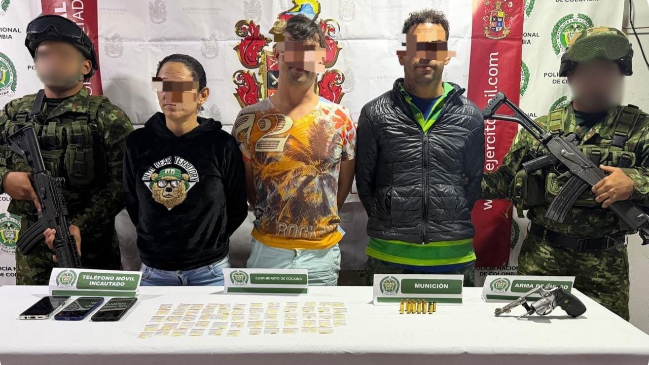 Capturan en Amalfi a tres presuntos integrantes del Clan del Golfo con armas y estupefacientes
