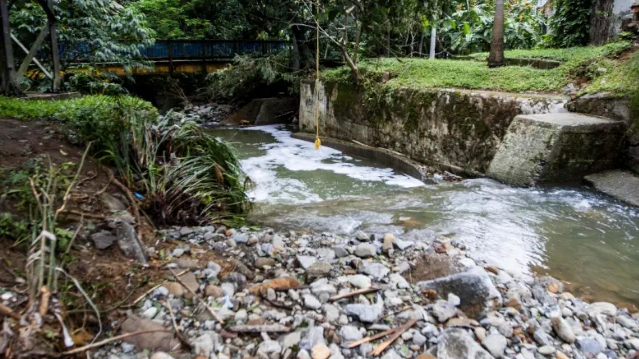 Quebrada La Presidenta registra aumento en su nivel de agua en El Poblado