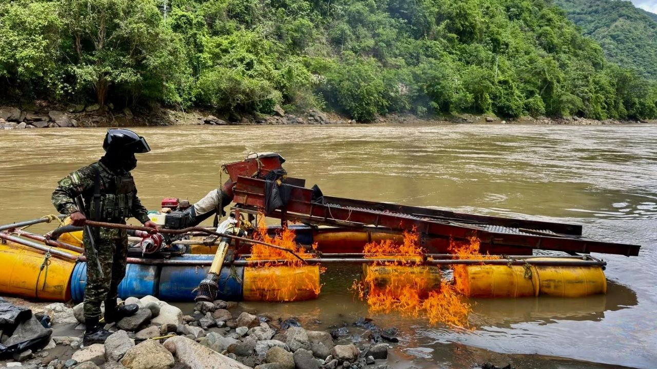 En La Pintada, lograron inutilizar maquinaria que el Clan del Golfo utilizaba para minería ilegal