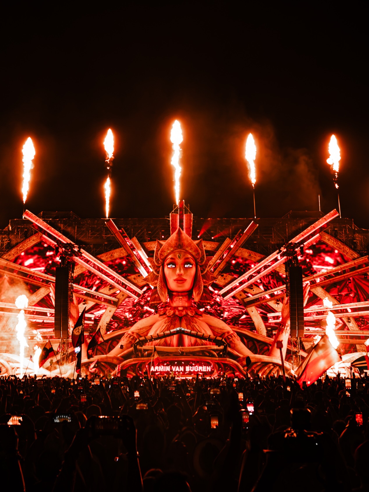 Denuncian presuntos hurtos con gas pimienta durante el festival EDC en Medellín