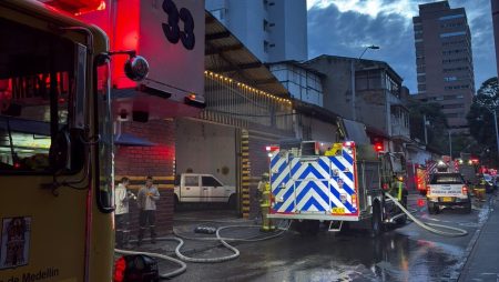 Cerca de 50 trabajadores quedan afectados luego de un incendio en una pescadería del centro de Medellín Incendio consumió local comercial en el barrio Villa Nueva de Medellín
